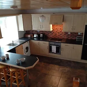 traditional-cosy-cottage-with-beautiful-views.westport-hotels.com/